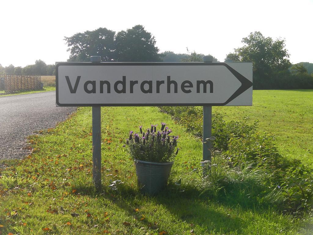Bjoerkaengs Vandrarhem Tvaaker Exterior photo